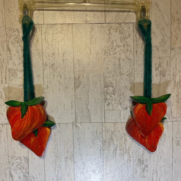 HAND CRAFTED Painted Set of double hanging wood strawberries NWOT Sealed - Picture 2 of 13